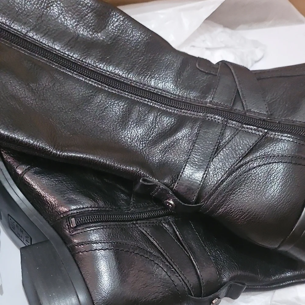 Rena Womens Slip on Zip up Knee-High Boots. Used Once